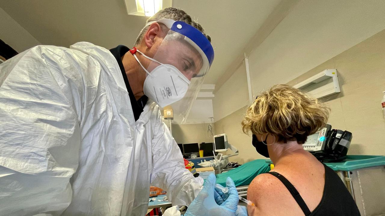 Carloforte isola quasi Covid free: vaccinate 4mila persone su 4.400 residenti over 16