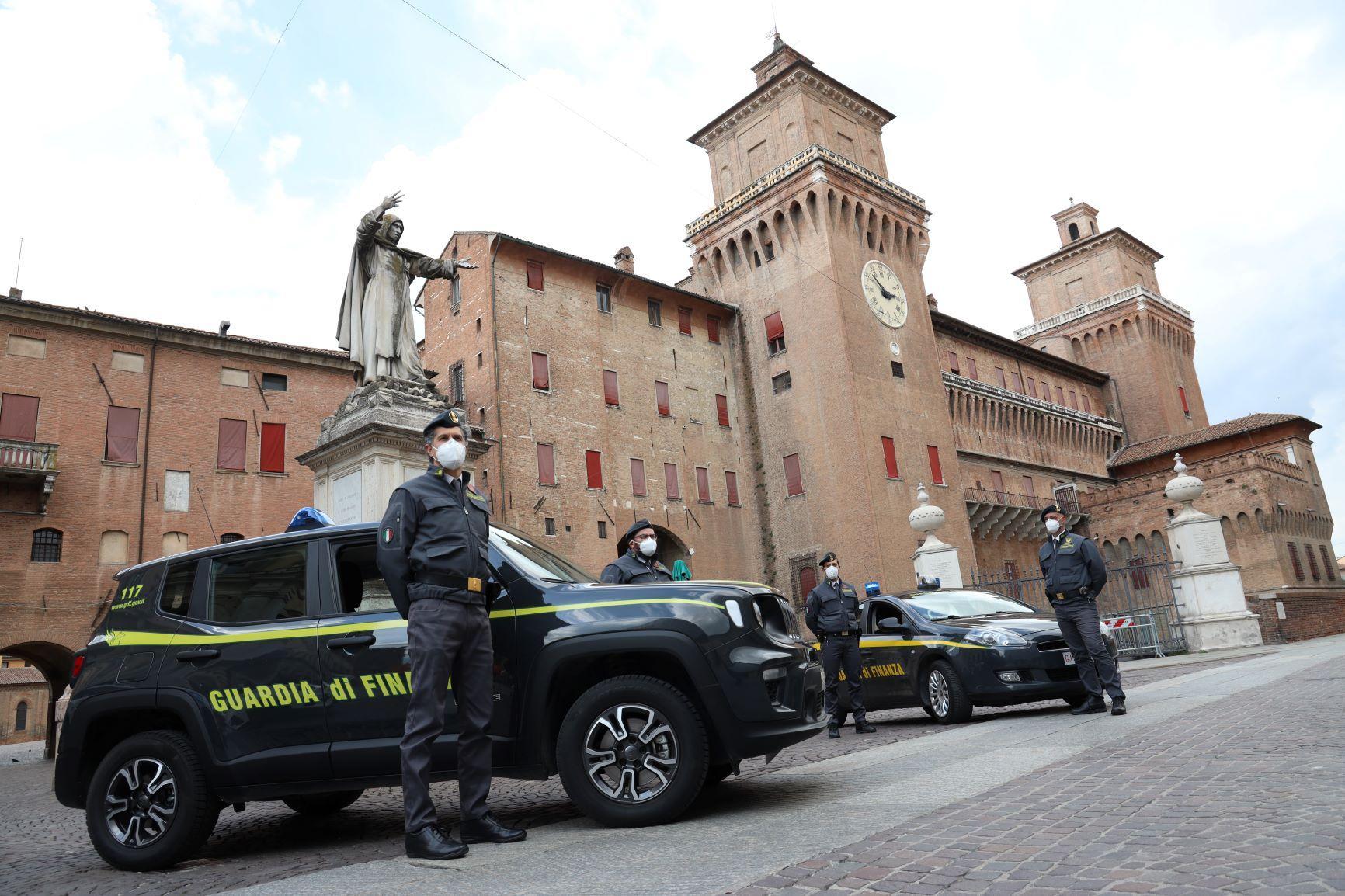 Ferrara, crede di fare beneficenza ma è una truffa: anziana raggirata per 400mila euro