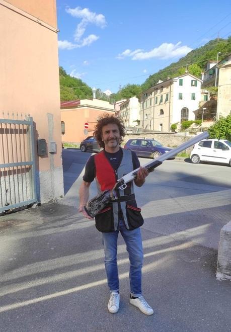 Un fucile in marmo realizzato a mano dal super campione 