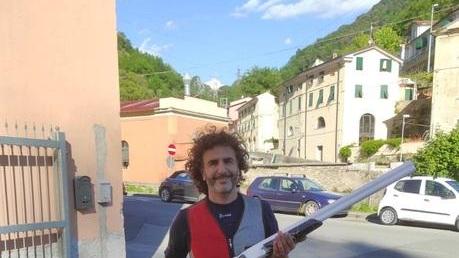 Un fucile in marmo realizzato a mano dal super campione
