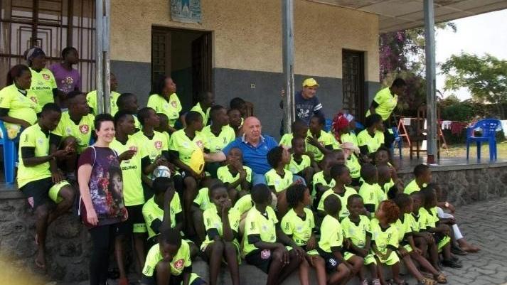 Le ragazze del Futsal Cagliari adottano un bimbo