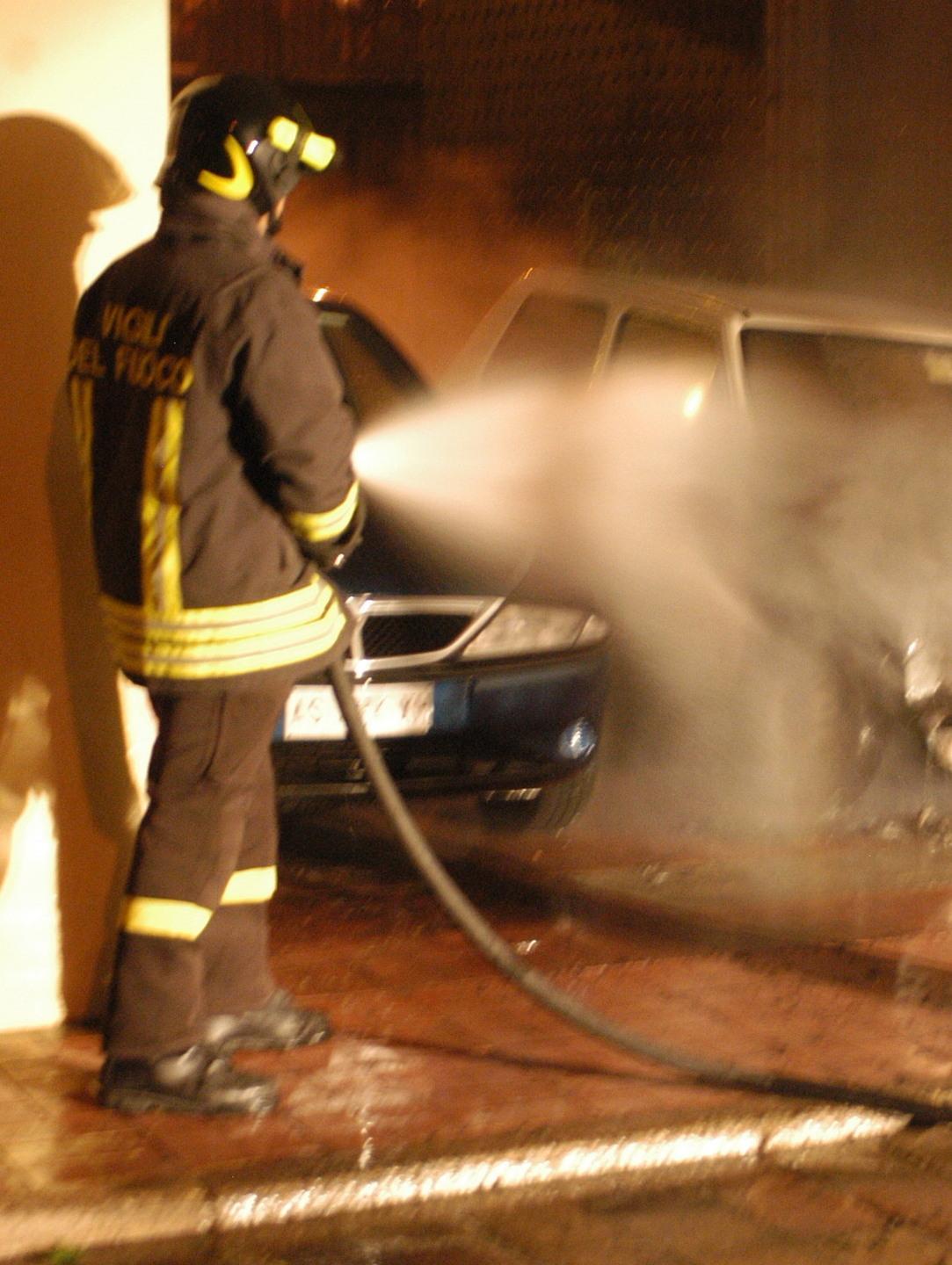 Incendiata un’auto durante la notte 