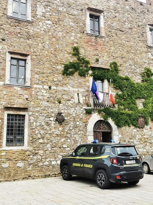 Futuro parcheggio a Saturnia: la finanza acquisce atti in Comune 