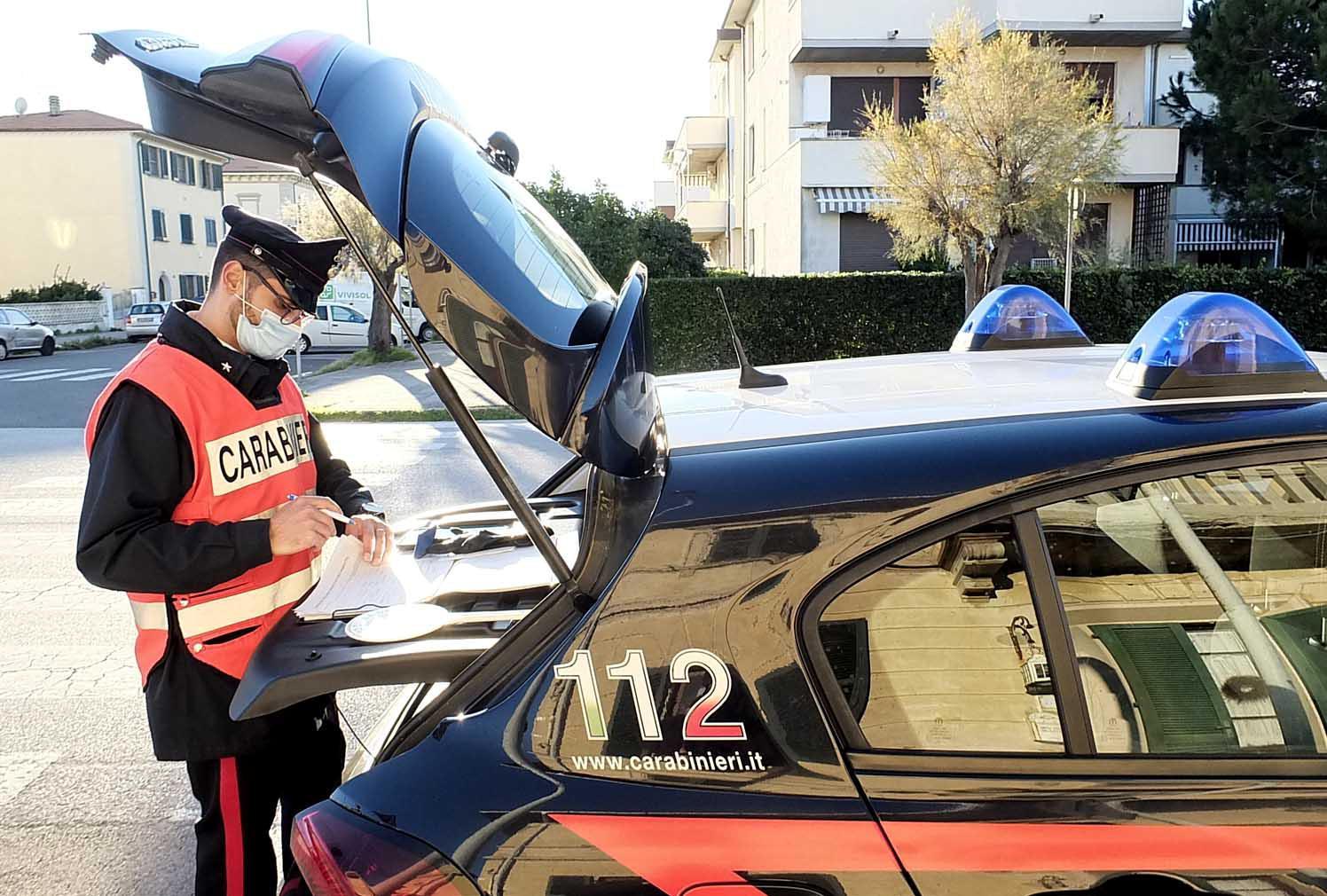 Entra in casa della ragazzina per aggredirla ma viene scoperto: 16enne arrestato per tentato omicidio 