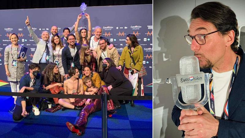 Il trono europeo è dei Maneskin: la delegazione italiana che festeggia sul palco dell’Eurovision Song Contest; accanto il livornese Claudio Santucci mente della performance della band