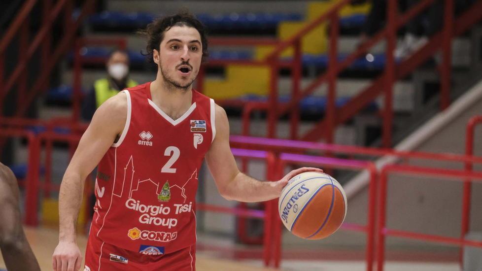 Il capitano dei binacorossi, Gianluca Della Rosa