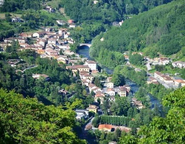 Dalle colline di Lugliano Bagni di Lucca sembra un piccolo stivale d’Italia 