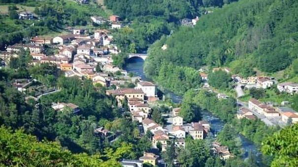Dalle colline di Lugliano Bagni di Lucca sembra un piccolo stivale d’Italia