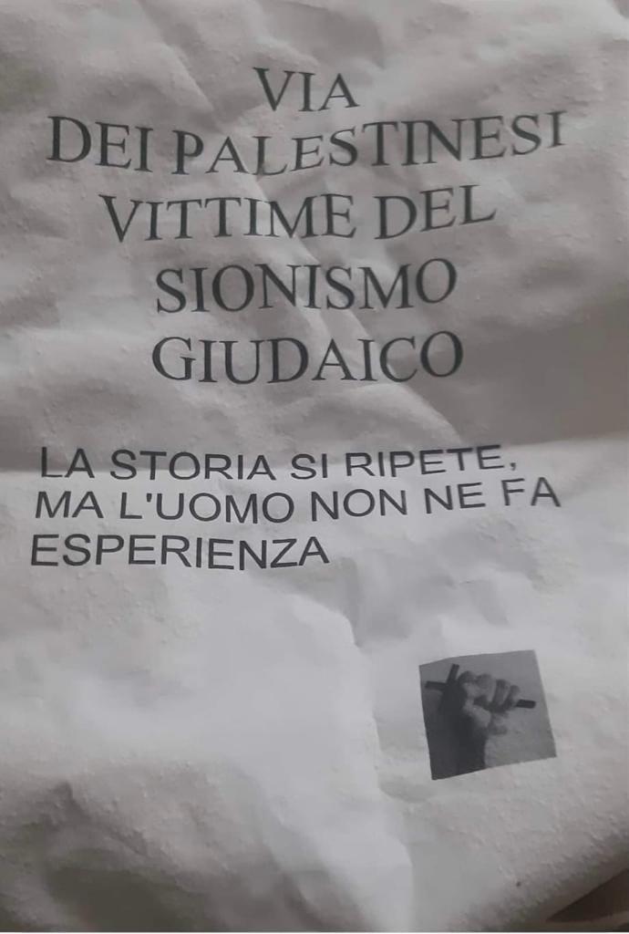 Il volantino apparso in via degli Ebrei vittime del nazismo