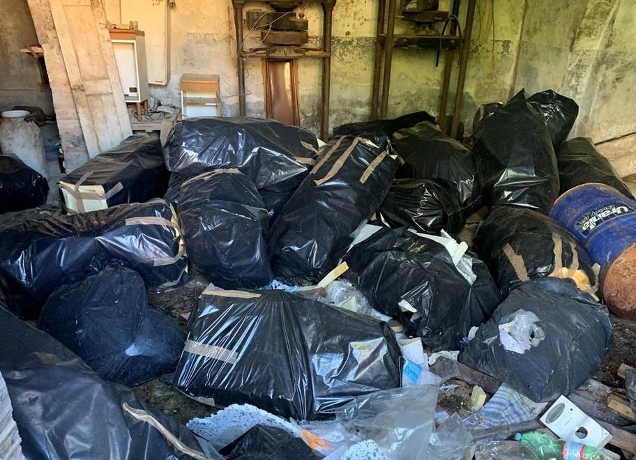 Il cartografo di Colombo si rivolta nella tomba, la sua storica dimora diventa una discarica 