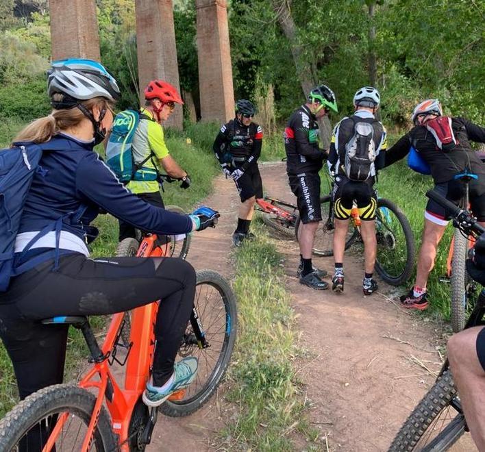 Accompagnatori con la bici grande successo per il corso 