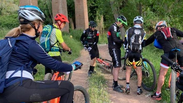Accompagnatori con la bici grande successo per il corso