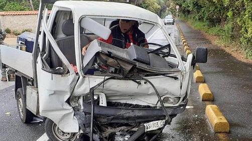 Scontro tra Ape e auto sulla Principessa in due all’ospedale