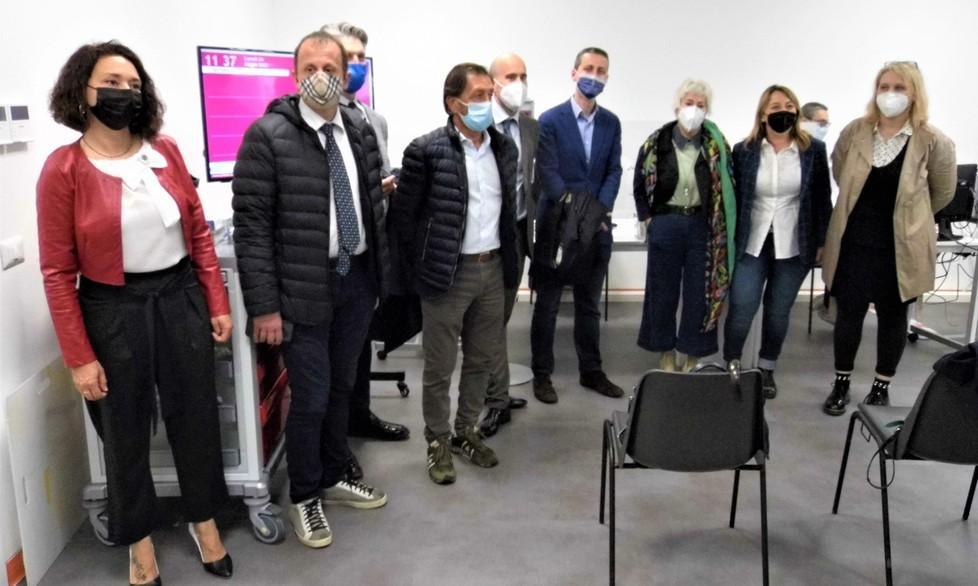 Vaccini al Palazzetto: 400 iniezioni quotidiane 