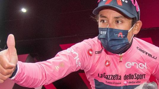 Bernal alla Pantani: attacca sul Giau e ipoteca il Giro