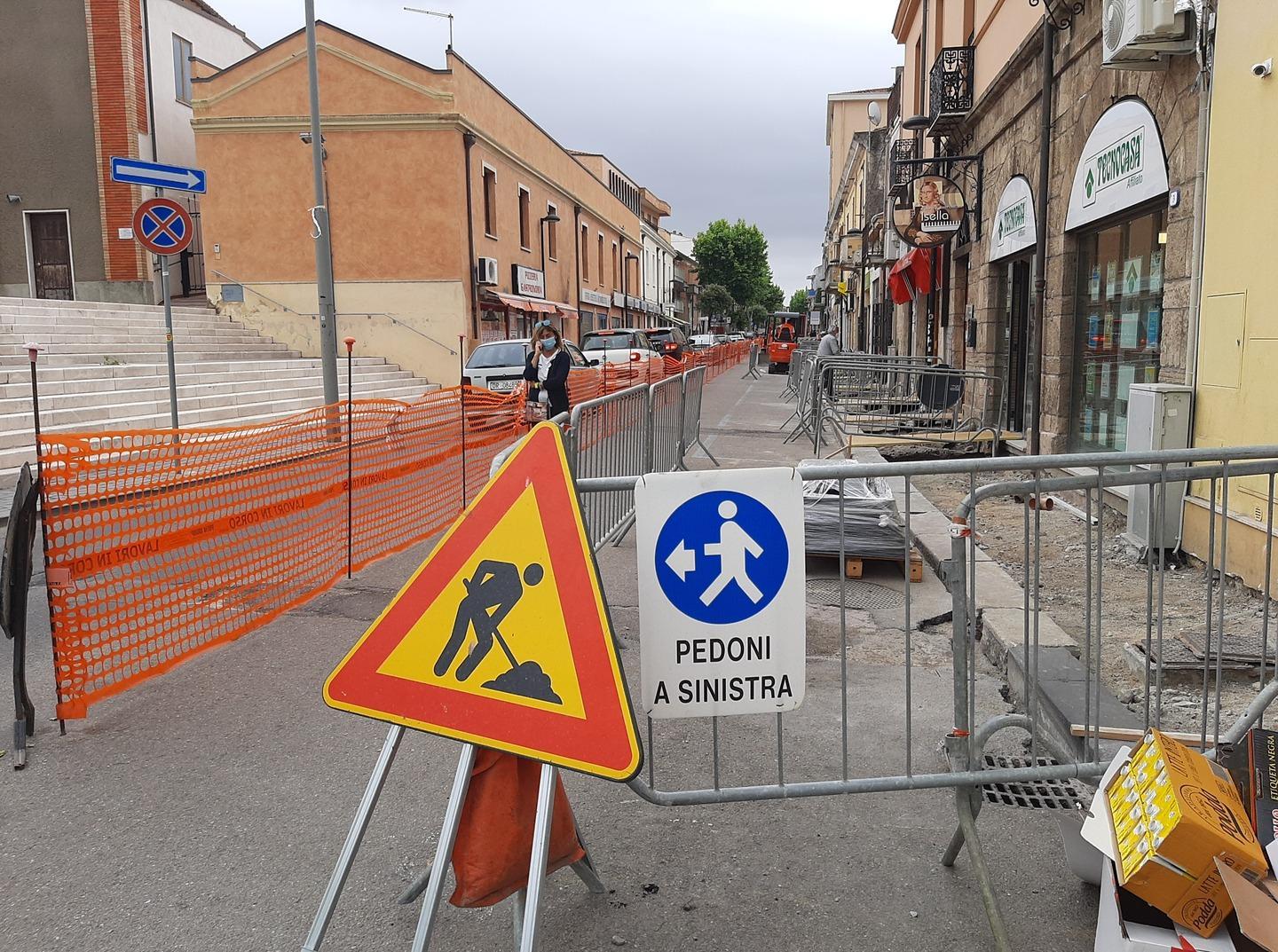 Marciapiedi da rifare, lavori infiniti 