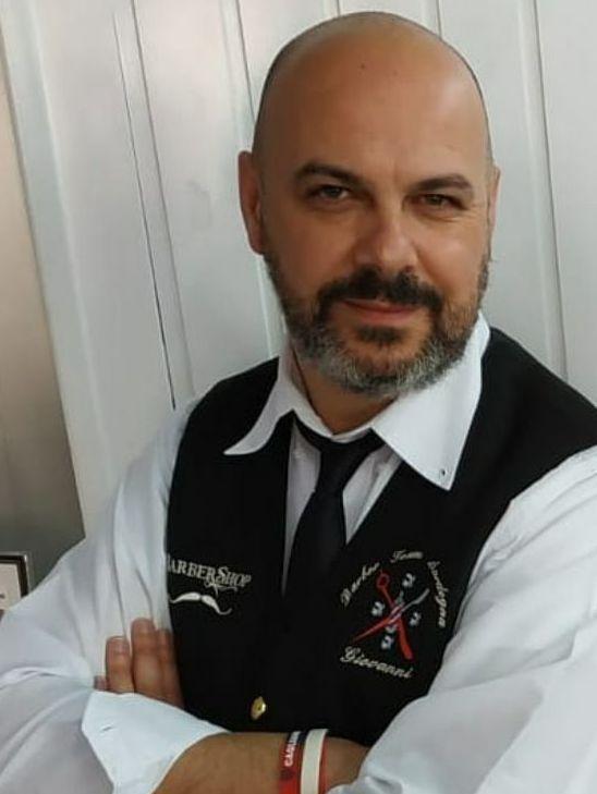 Il barbiere Devinu è il “Figaro” d’Italia 