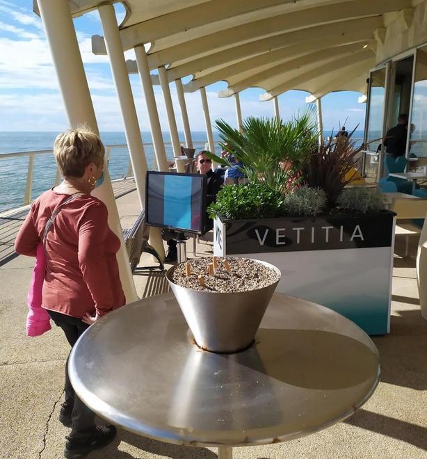 Nuovo ristorante a Pietrasanta: 6 posti e 8 al bar sul pontile 
