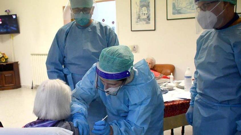Si aggrava la mancanza d’infermieri: le case di riposo vicine al collasso