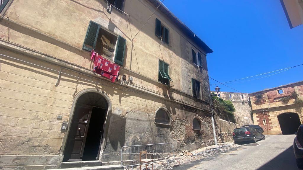 Auto a fuoco, dolo sempre più probabile. Bonifica delle case verso la conclusione