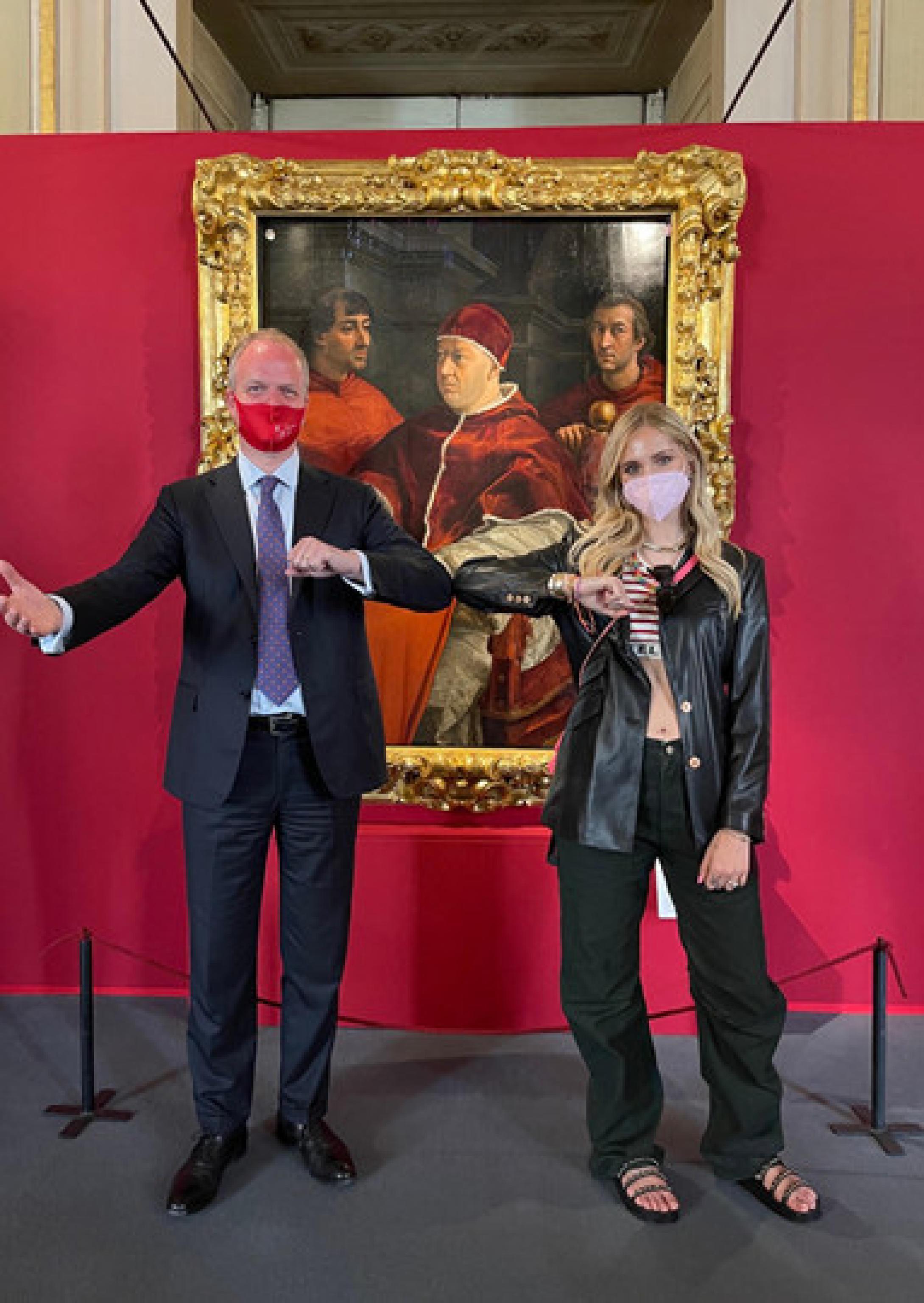 Chiara Ferragni insieme al direttore degli Uffizi Eike Schmidt
