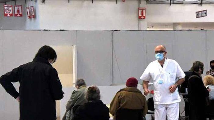 Virus, la brusca frenata E un nuovo Vaccino Day