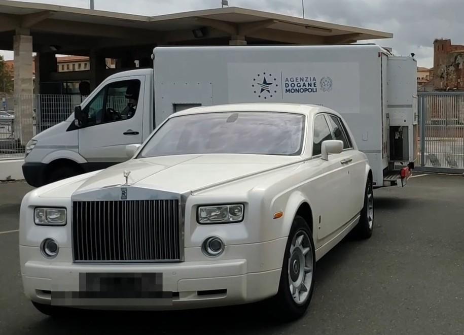 Interni in pelle di coccodrillo sequestrata una Rolls Royce 