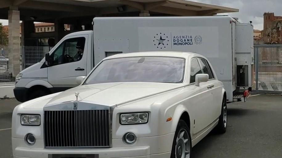 Interni in pelle di coccodrillo sequestrata una Rolls Royce