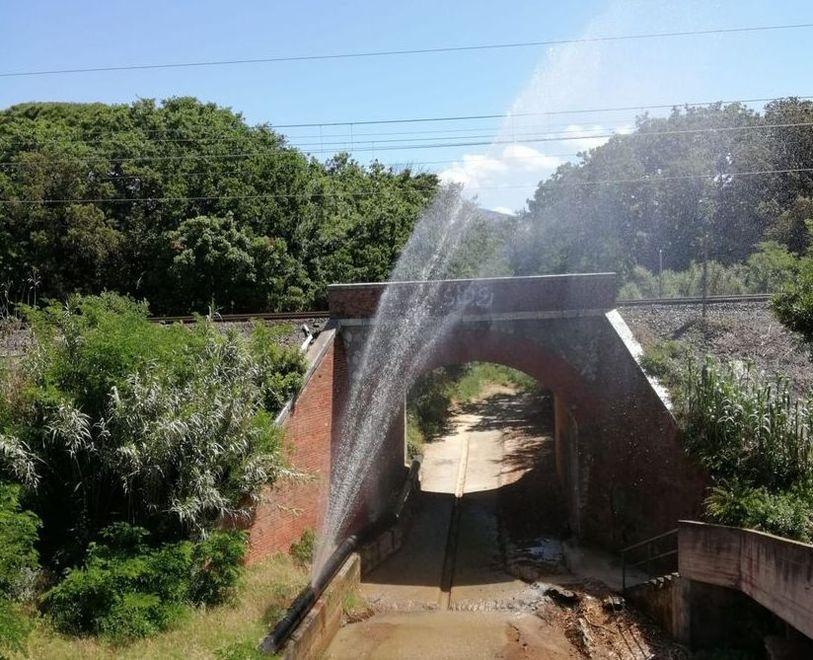 Lo sversamento di liquami nel fosso delle Prigioni