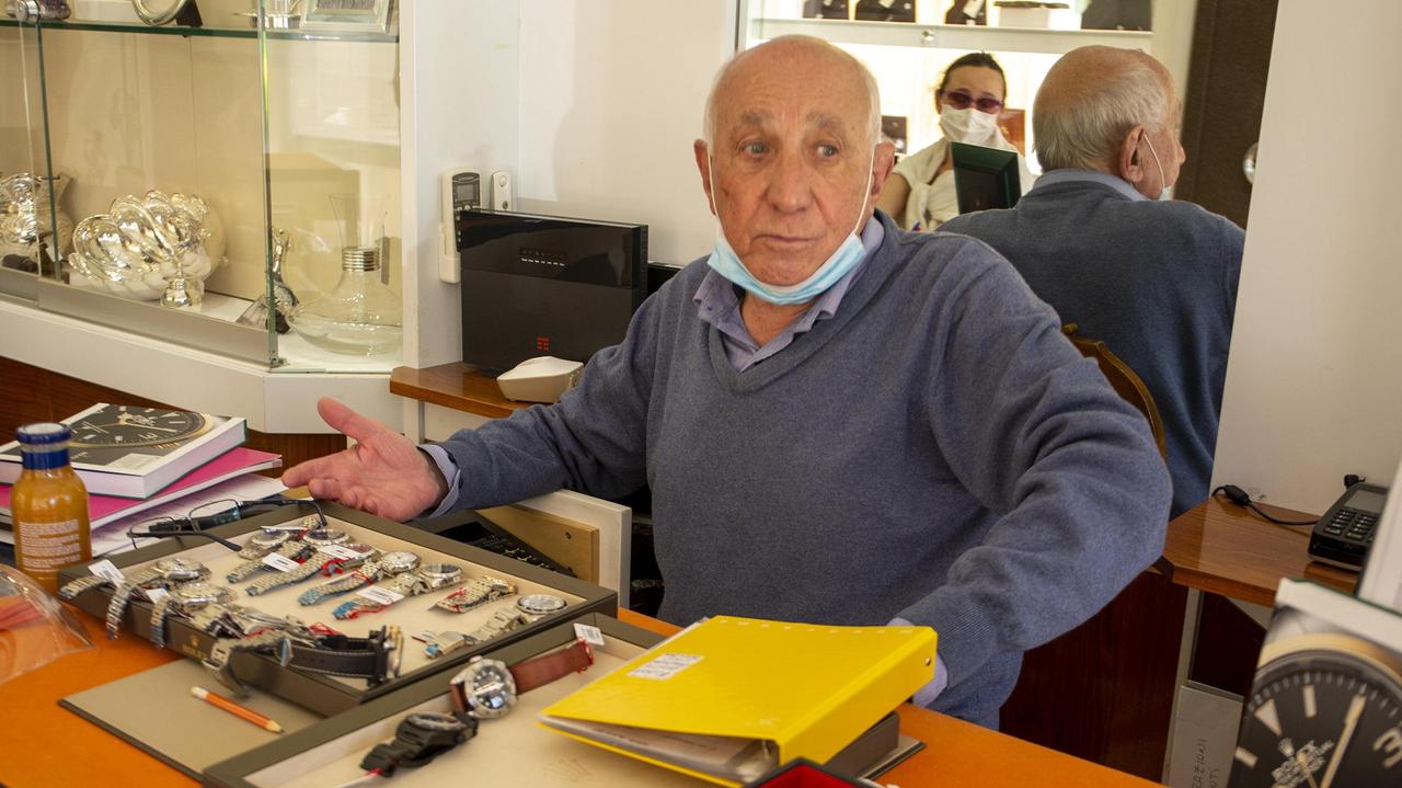 Il titolare della gioielleria, Carlo Punzo