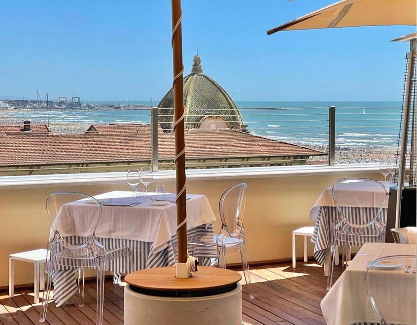 La splendida location di Maitò Viareggio, che sostituisce “Il Piccolo Principe” sulla terrazza dell’hotel