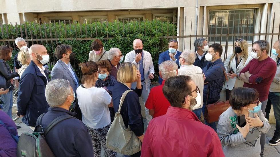 Il Comune fa retromarcia: Borgo Cappuccini non sarà pedonalizzato