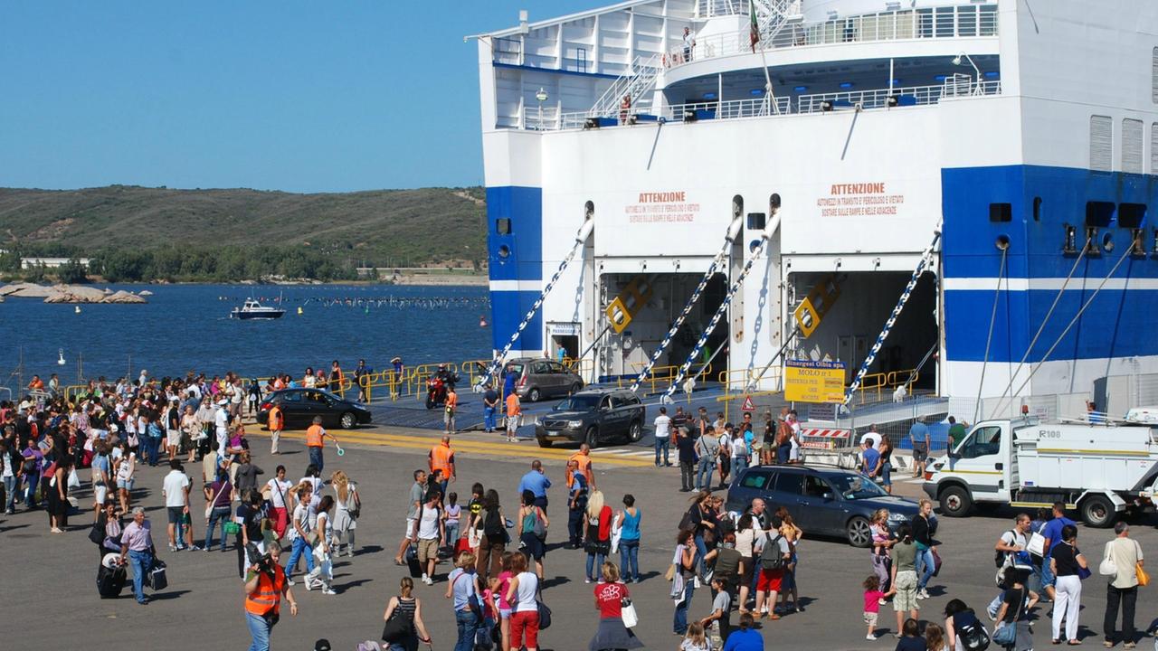 Clima estivo e zona bianca all'orizzonte: nell'Isola arrivano 10mila turisti al giorno