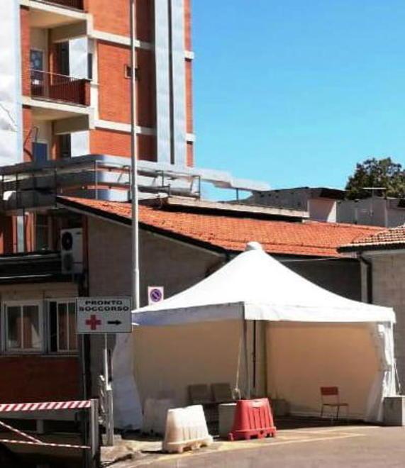 Una tensostruttura davanti all’ospedale «Ci hanno ascoltati»