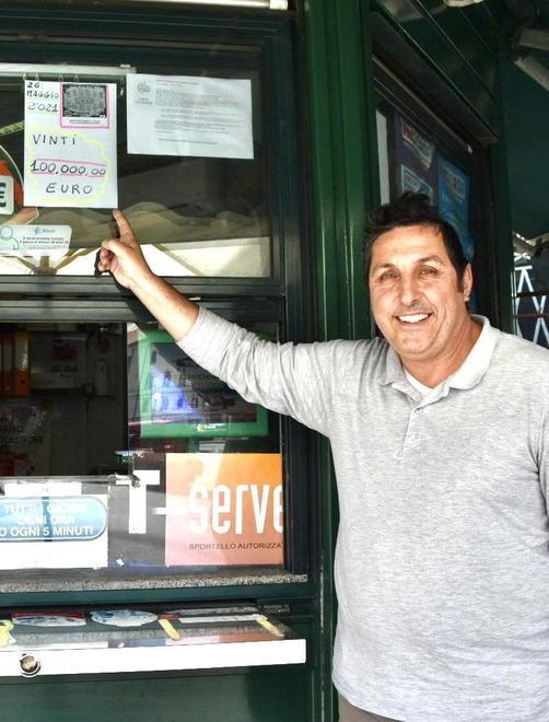 Compra un “grattino” da soli due euro e ne vince 100.000