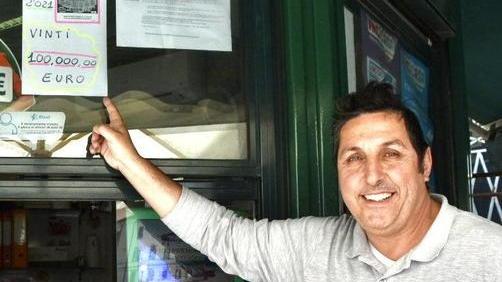 Compra un “grattino” da soli due euro e ne vince 100.000
