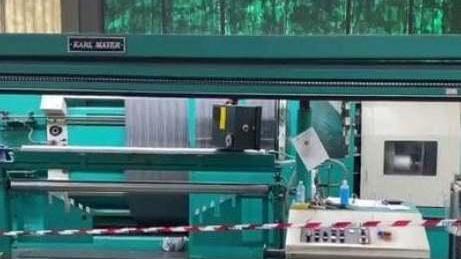 I lavoratori confermano: l’orditoio funzionava con la saracinesca alzata