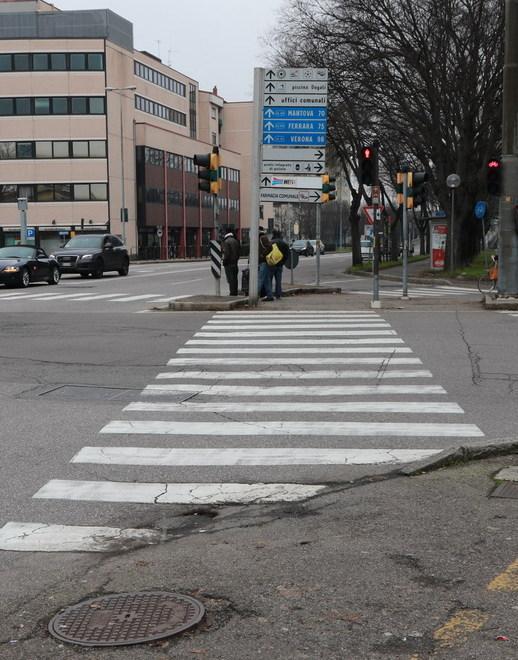 Evade da casa, inseguito in città e arrestato