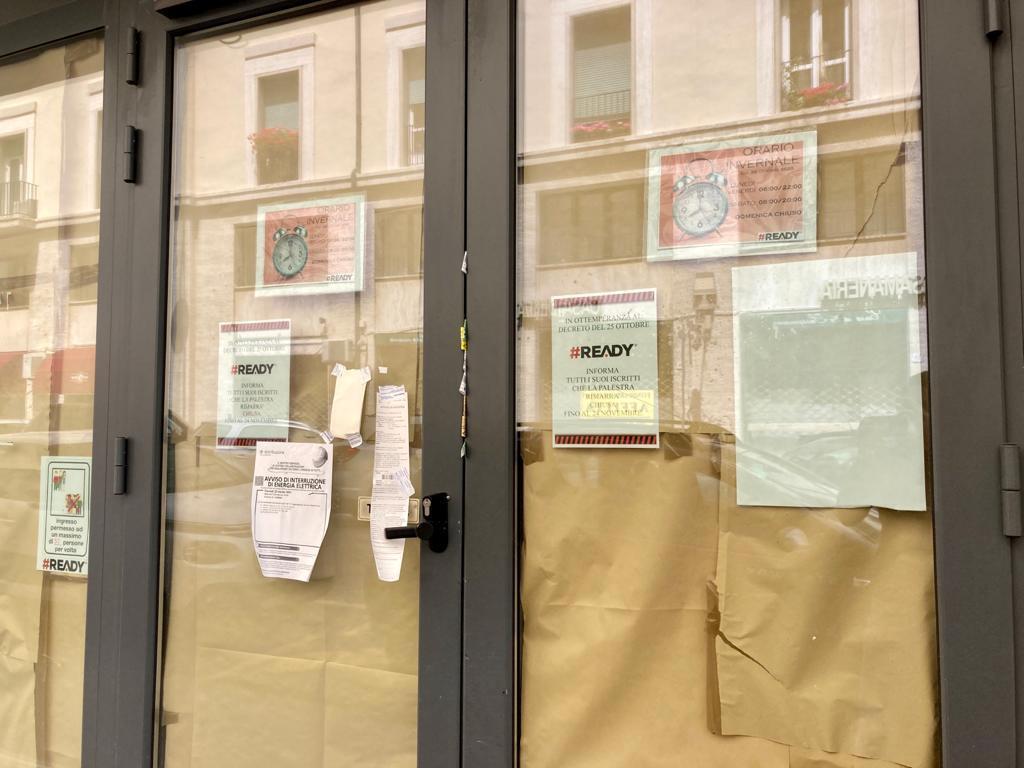 Le porte chiuse della palestra Ready