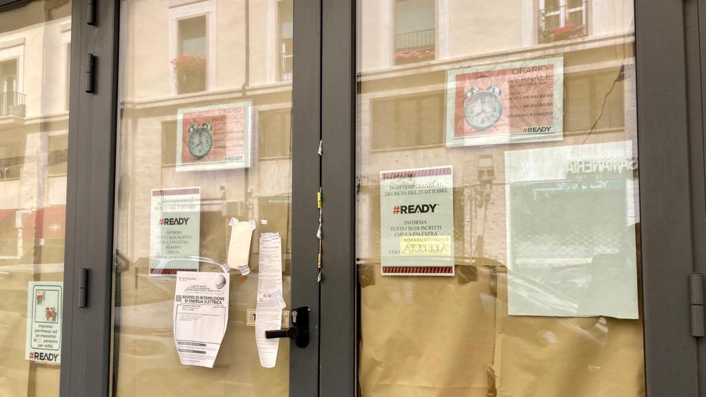 Le porte chiuse della palestra Ready