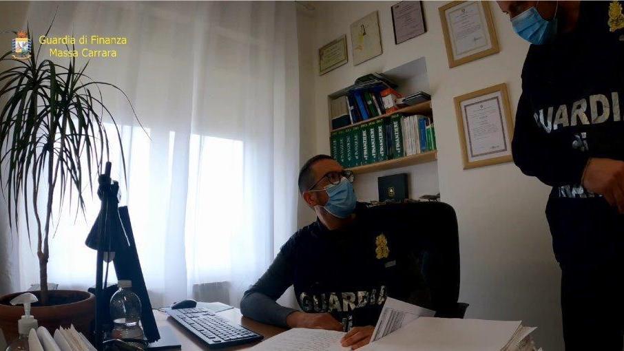 Massa Carrara, mazzette in Provincia: in cinque confessano