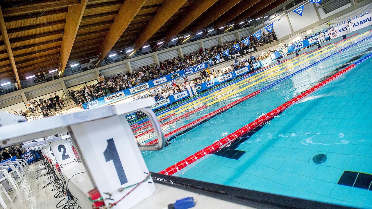 Licenziati alla piscina di Livorno, il Comune: «Presto il bando per la Bastia e speranze per i lavoratori»