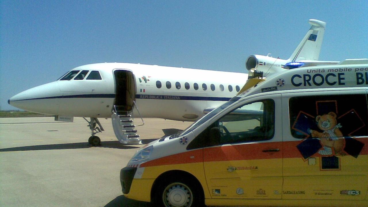 Sassari, bimbo di due mesi in pericolo di vita trasportato in aereo a Genova