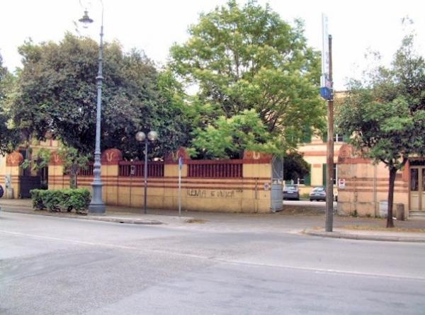 Caso di scabbia alla scuola media Mazzini-ex Pirelli di Livorno, il dirigente: «Subito pulizia» 