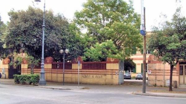 Caso di scabbia alla scuola media Mazzini-ex Pirelli di Livorno, il dirigente: «Subito pulizia»