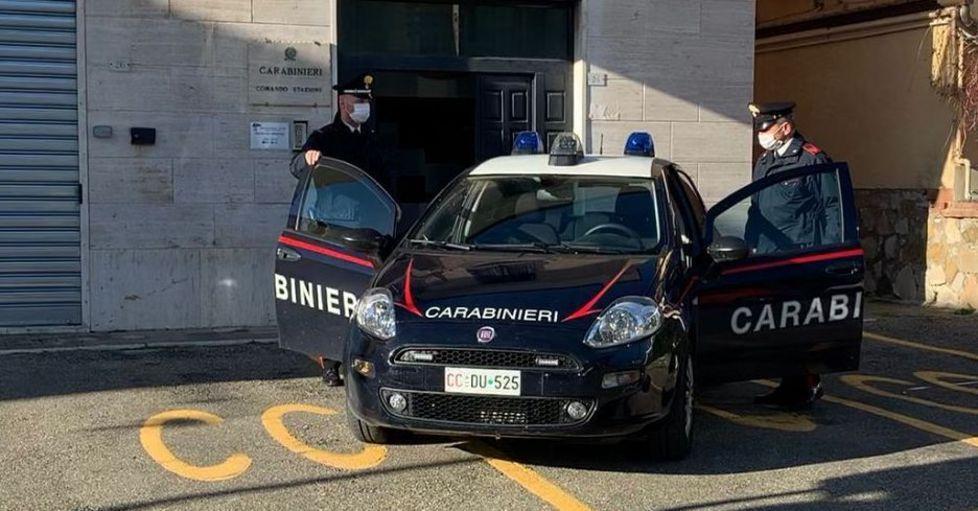Perseguita una commessa Arrestato dai carabinieri 