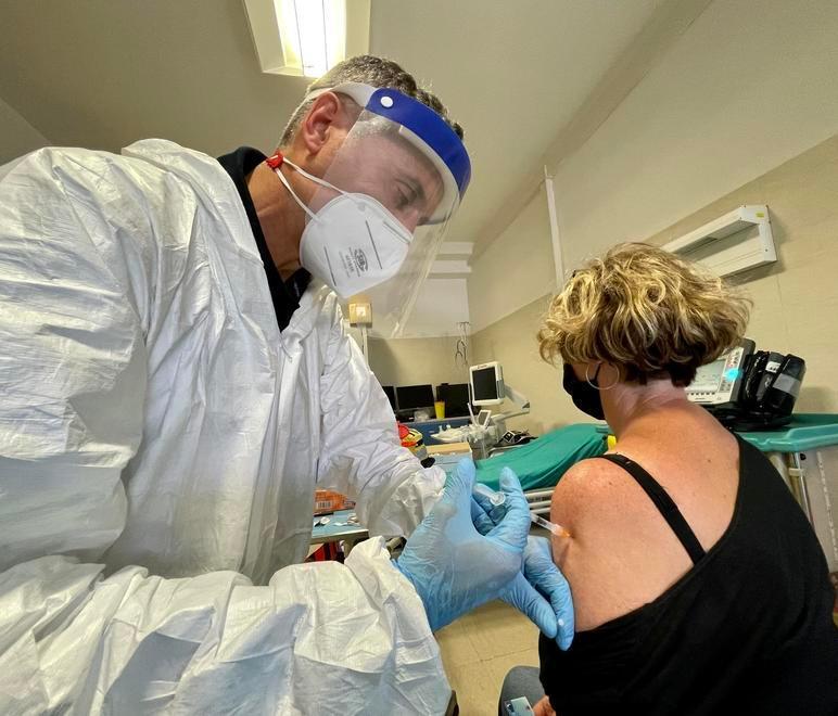 Covid: quattro decessi, diminuiscono i ricoverati