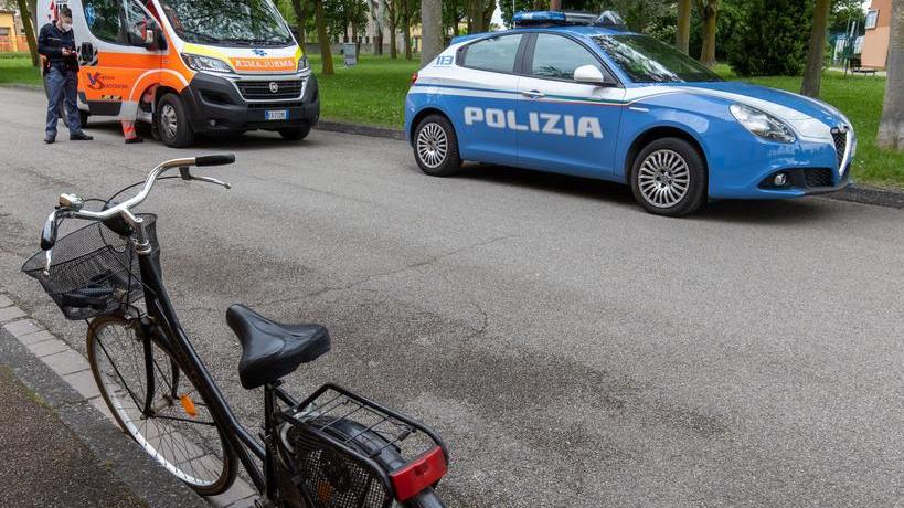 Arrestato lo scippatore seriale in bici «Troppo pericoloso, deve stare in carcere»