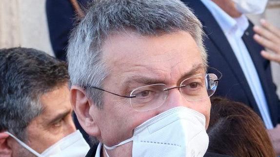 No dei sindacati: «Non accetteremo i licenziamenti»