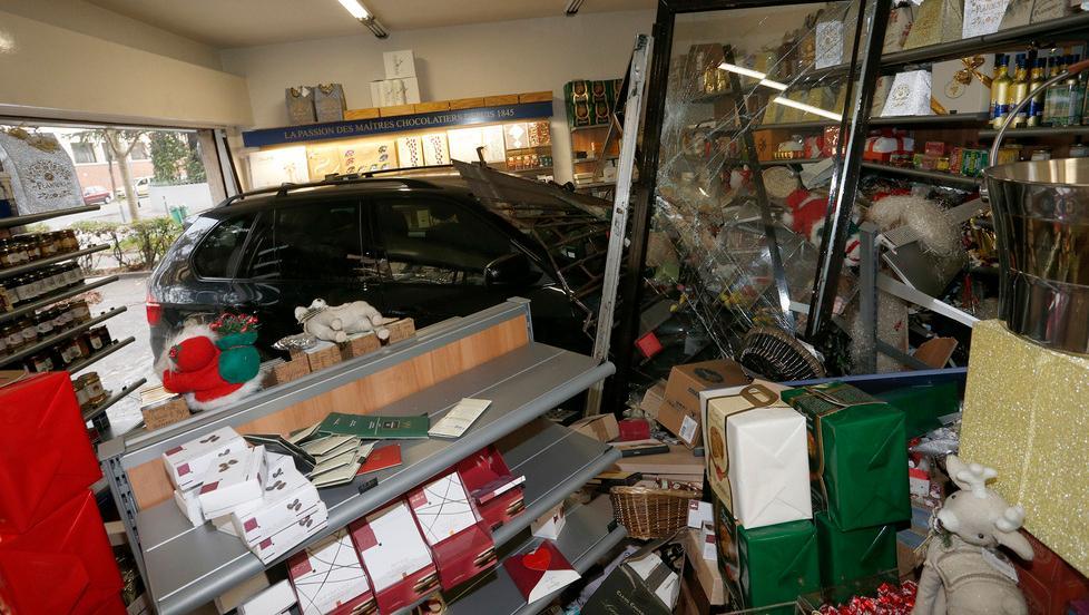 Suv distruggono Dondi e Bottega dei golosi 2